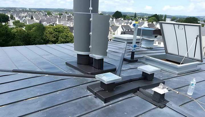 L’entreprise QUEMERE à Saint-Evarzec, près de Quimper, dans le Finistère (29), se charge de travaux de zinguerie.